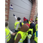 De derde kleuterklas gaat op zoek naar letters en cijfers in het straatbeeld.