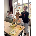 Techniek + mama = Knutselwerkje voor moederdag in L6.
