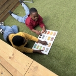 Buiten lezen met een hapje of drankje = picknicklezen! 
