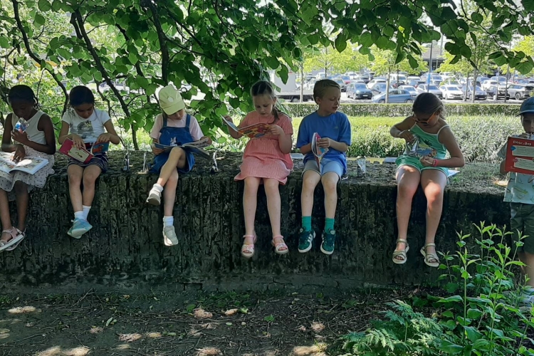 Buiten lezen met een hapje of drankje = picknicklezen! 